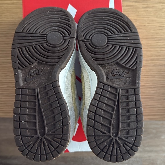 Women’s Nike Dunks Low - - Picture 7 of 7